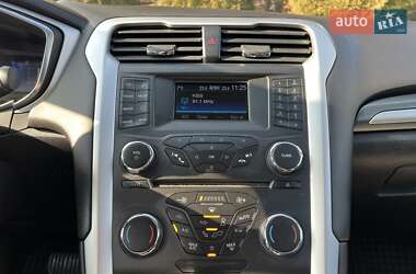 Седан Ford Fusion 2015 в 