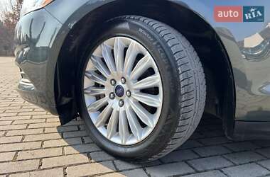 Седан Ford Fusion 2015 в 