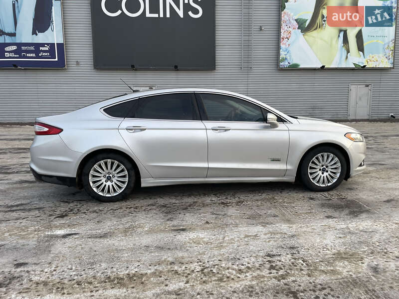 Седан Ford Fusion 2014 в Полтаві