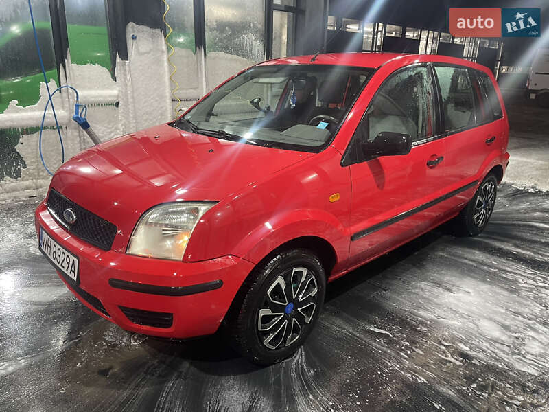 Хэтчбек Ford Fusion 2004 в 
