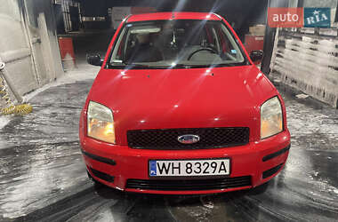 Хэтчбек Ford Fusion 2004 в 