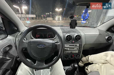 Хэтчбек Ford Fusion 2004 в 