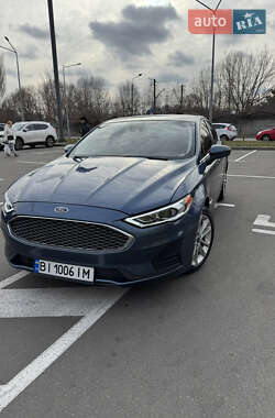 Седан Ford Fusion 2019 в 
