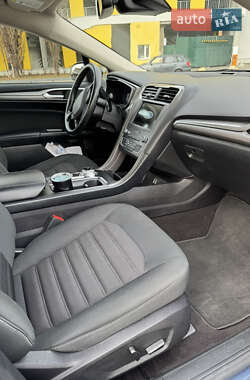 Седан Ford Fusion 2019 в 