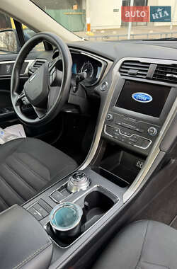 Седан Ford Fusion 2019 в 