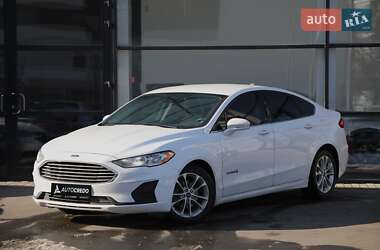 Седан Ford Fusion 2018 в 