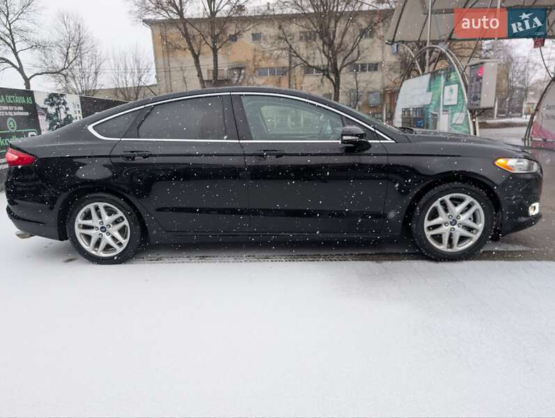 Седан Ford Fusion 2015 в Калуше