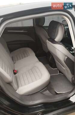 Седан Ford Fusion 2015 в 