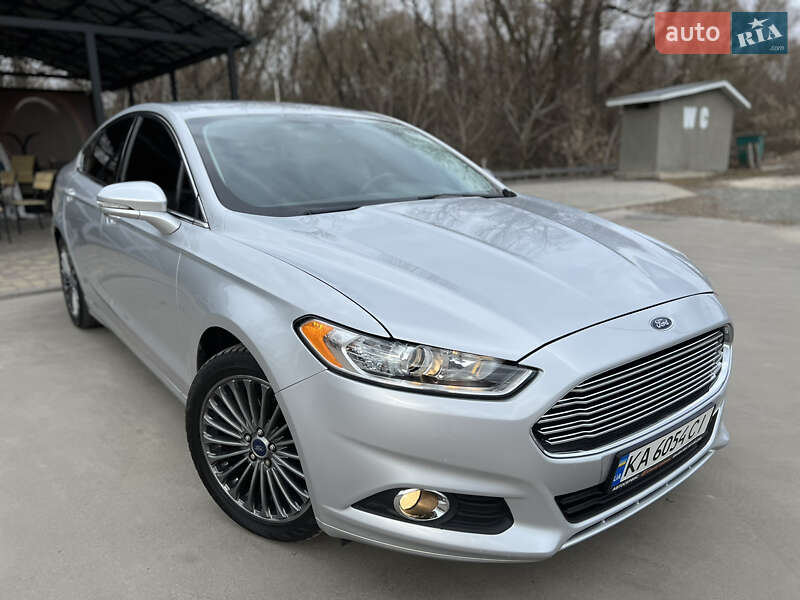 Седан Ford Fusion 2016 в 