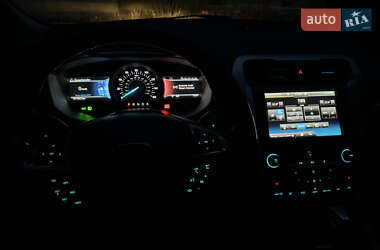 Седан Ford Fusion 2015 в 