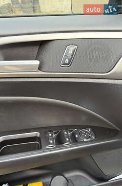 Седан Ford Fusion 2017 в 