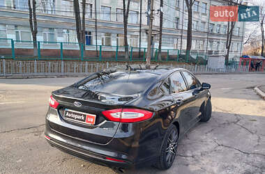 Седан Ford Fusion 2013 в 
