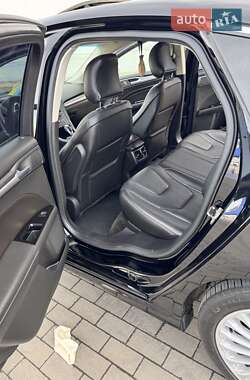 Седан Ford Fusion 2016 в 