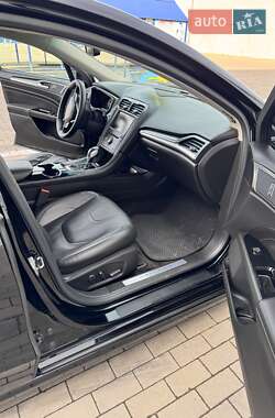 Седан Ford Fusion 2016 в 