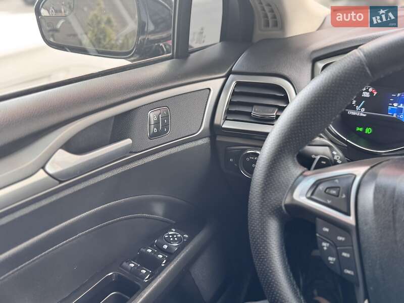 Седан Ford Fusion 2016 в Одесі