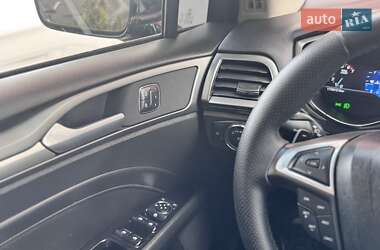 Седан Ford Fusion 2016 в 