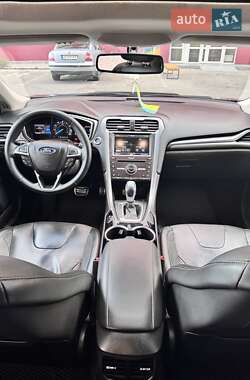 Седан Ford Fusion 2016 в 