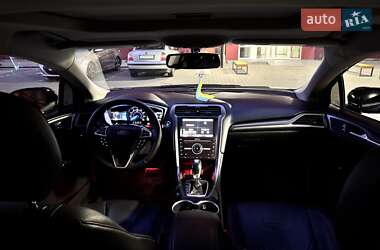 Седан Ford Fusion 2016 в 