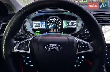 Седан Ford Fusion 2016 в 