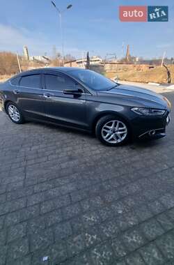 Седан Ford Fusion 2015 в 