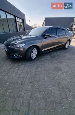 Седан Ford Fusion 2015 в 