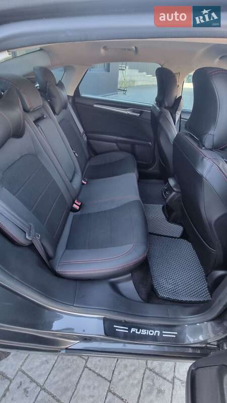Седан Ford Fusion 2015 в Львові