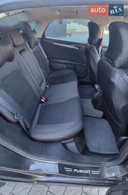 Седан Ford Fusion 2015 в 