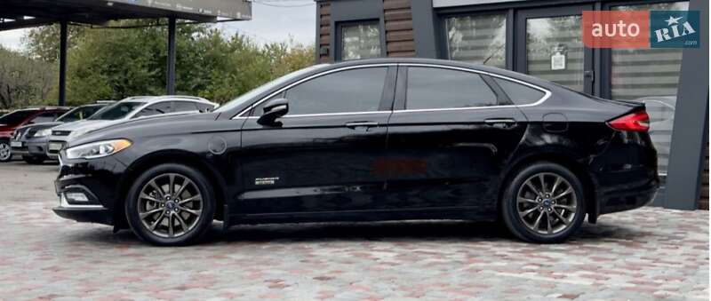 Седан Ford Fusion 2017 в 