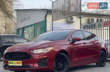 Седан Ford Fusion 2020 в 