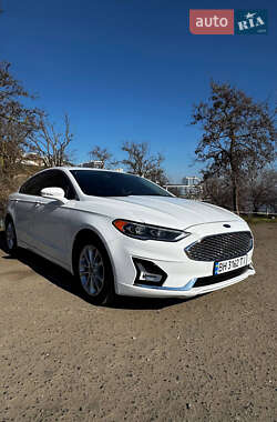 Седан Ford Fusion 2020 в 