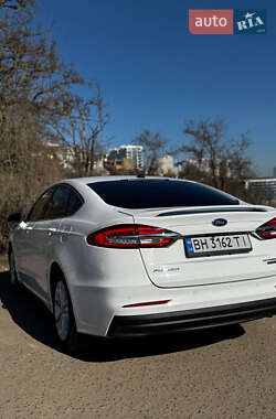 Седан Ford Fusion 2020 в 
