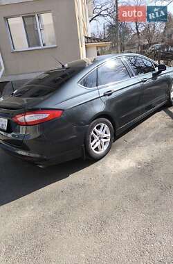 Седан Ford Fusion 2014 в 
