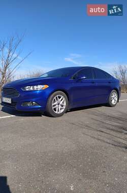 Седан Ford Fusion 2015 в 