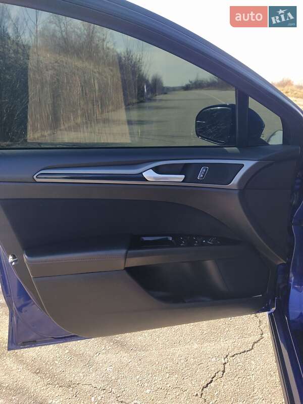Седан Ford Fusion 2015 в Буске