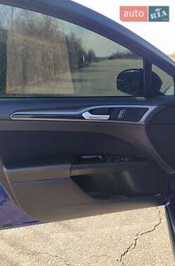Седан Ford Fusion 2015 в 
