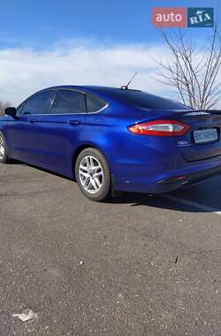 Седан Ford Fusion 2015 в 