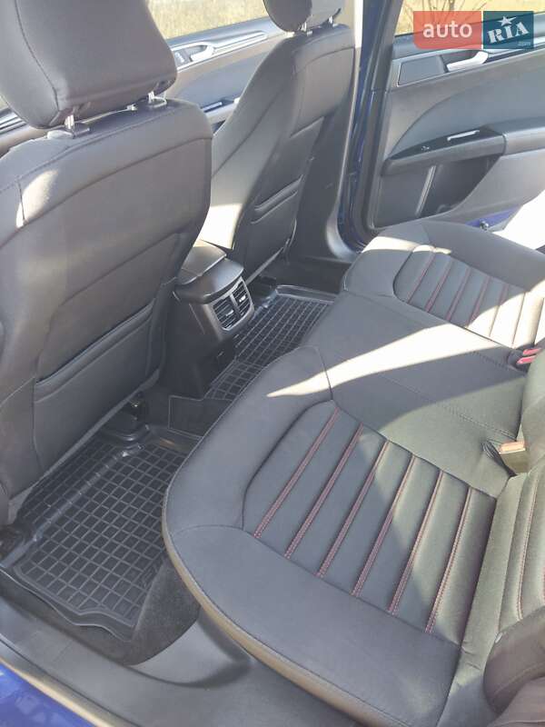Седан Ford Fusion 2015 в Буске