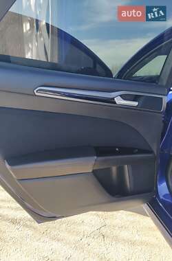 Седан Ford Fusion 2015 в 