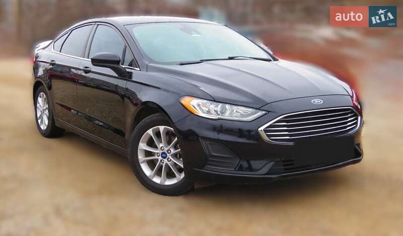 Седан Ford Fusion 2019 в 