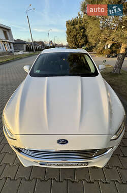 Седан Ford Fusion 2016 в 