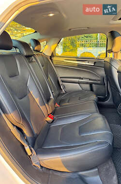 Седан Ford Fusion 2016 в 