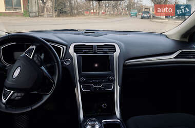 Седан Ford Fusion 2017 в 