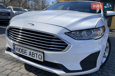 Седан Ford Fusion 2019 в Львове