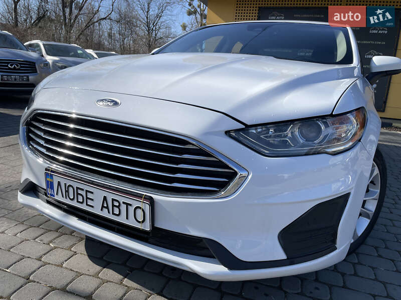 Седан Ford Fusion 2019 в Львові