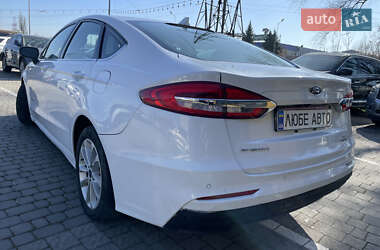 Седан Ford Fusion 2019 в Львові