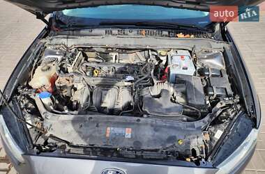 Седан Ford Fusion 2012 в 
