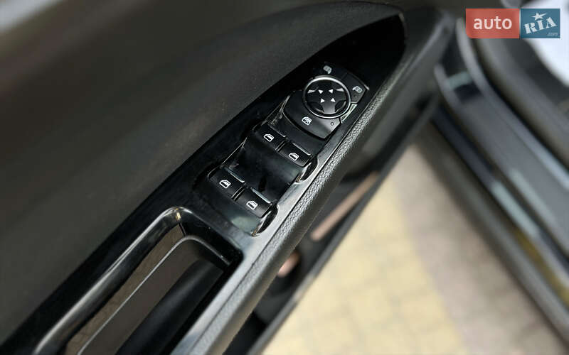 Седан Ford Fusion 2015 в Львове