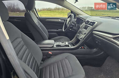 Седан Ford Fusion 2016 в 