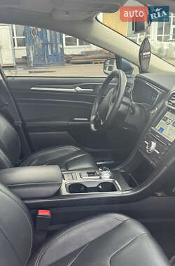 Седан Ford Fusion 2018 в 