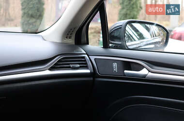 Седан Ford Fusion 2019 в 